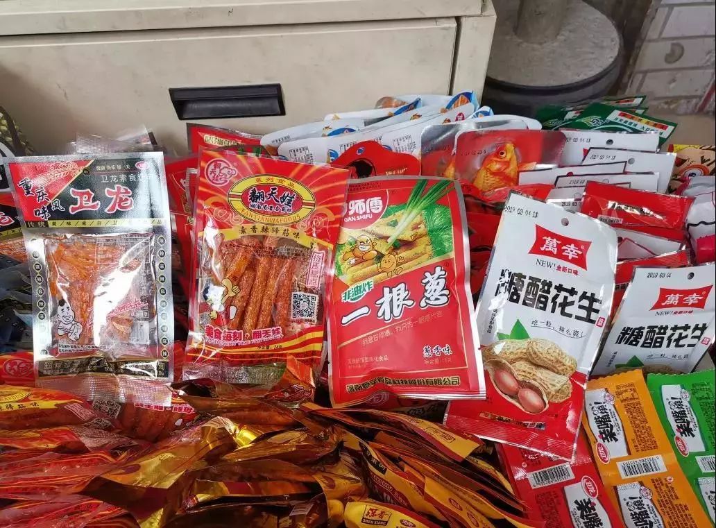 石岐區突擊檢查學校周邊小賣部 經營亂象曝光，建材隱患引關注